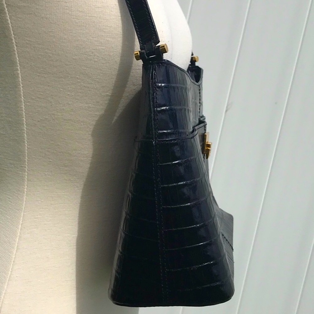 Vintage Etienne Aigner Black Leather Shoulder Bag with Textured Finish - Picture 4 of 16